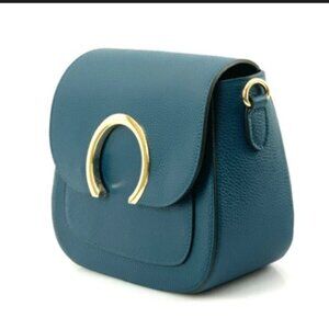 INNUI Clara cow leather cross-body bag, in Kelly green color.